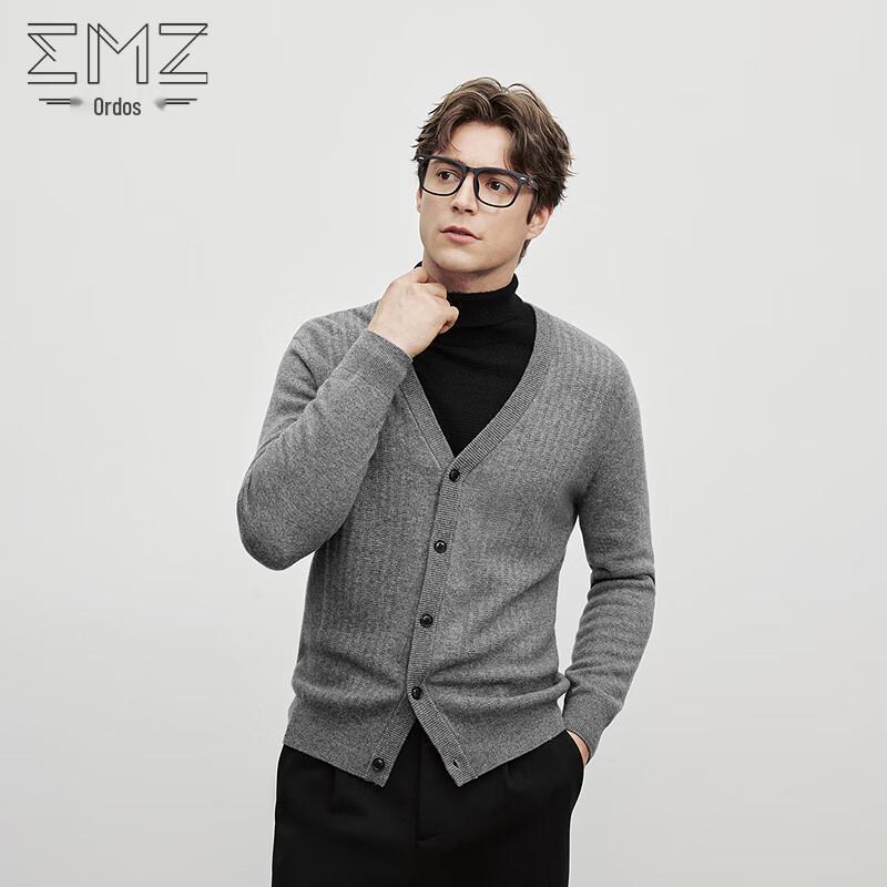 

Мужской кардиган из шерсти с V-образным вырезом EMZ M 48