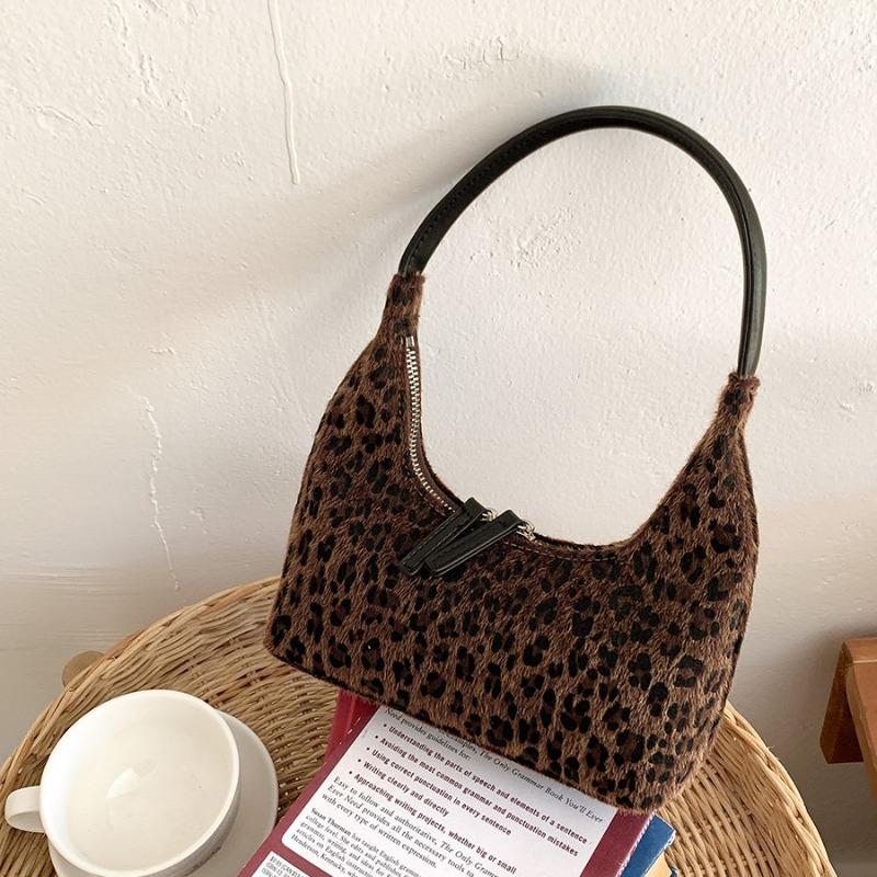 Personalized modern leopard print bags are now popular small handbags, high-end fashion plush handbags for women
