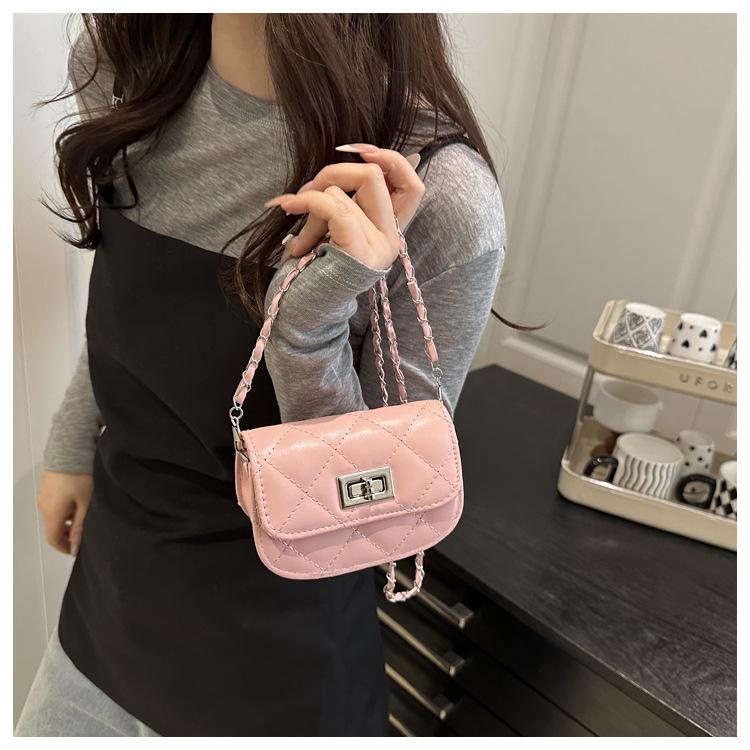 Chic Mini Chain Shoulder Bag Fashionable Small Faux Leather Crossbody Purse for Women