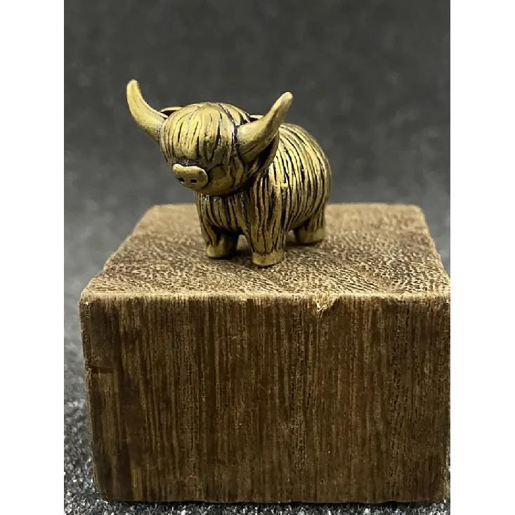

Mini Copper Highland Cow Figurine Charming Exquisite Detailing Vintage Brass Decor Desk Ornament for Home Office Creative Gifts золотой