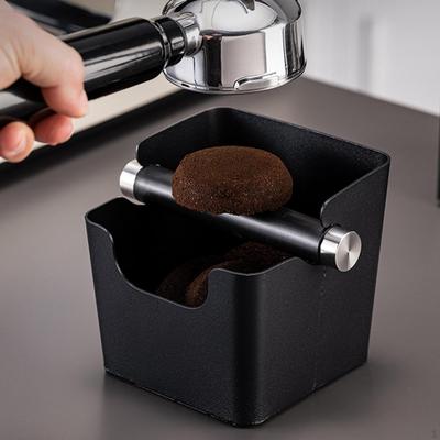 Kompaktní design nádoby na espresso Knock Bin s odnímatelným nástrojem