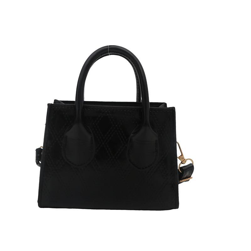 Chic Pu Leather Checkered Tote Bag For Women With Trendy Urban Minimalist Design чёрный