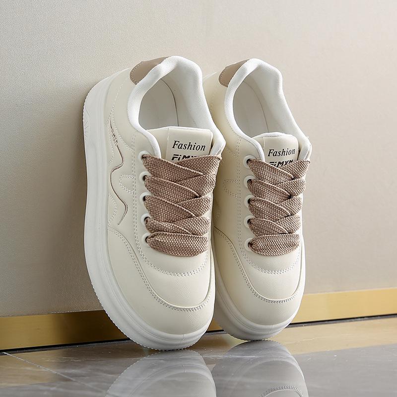 Korean version thick baseplate shoes women's spring 2025 new lightweight versatile casual sports bread shoes heightening white shoes