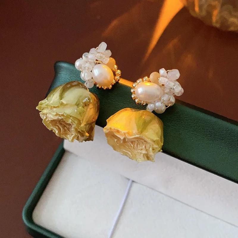 

Позолоченные серьги-иглы из цинкового сплава с бессмертными цветами, французский ретро, серьги с пресноводным жемчугом, легкая роскошь, высококлассный циркон