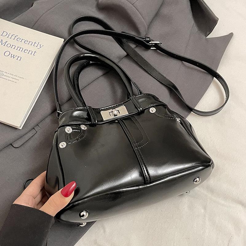 Spring and Summer New French Fashion Commuter Style Portable Bucket Bag Women's Versatile High-quality Foreign Leisure Messenger Bag