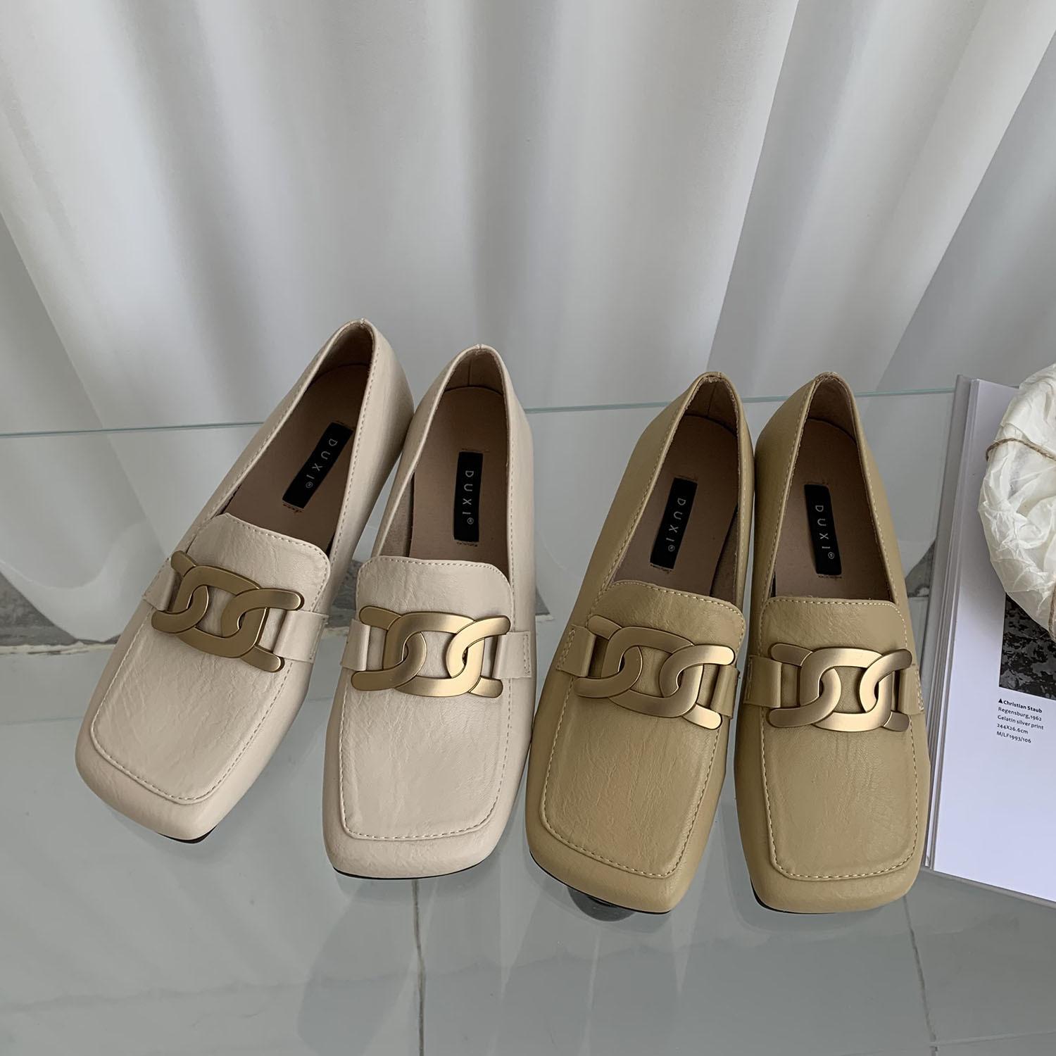 

Корейские лоферы с большим квадратным носком, женские туфли на плоской подошве с металлической цепочкой, мокасины без шнуровки, универсальные маленькие кожаные туфли для женщин