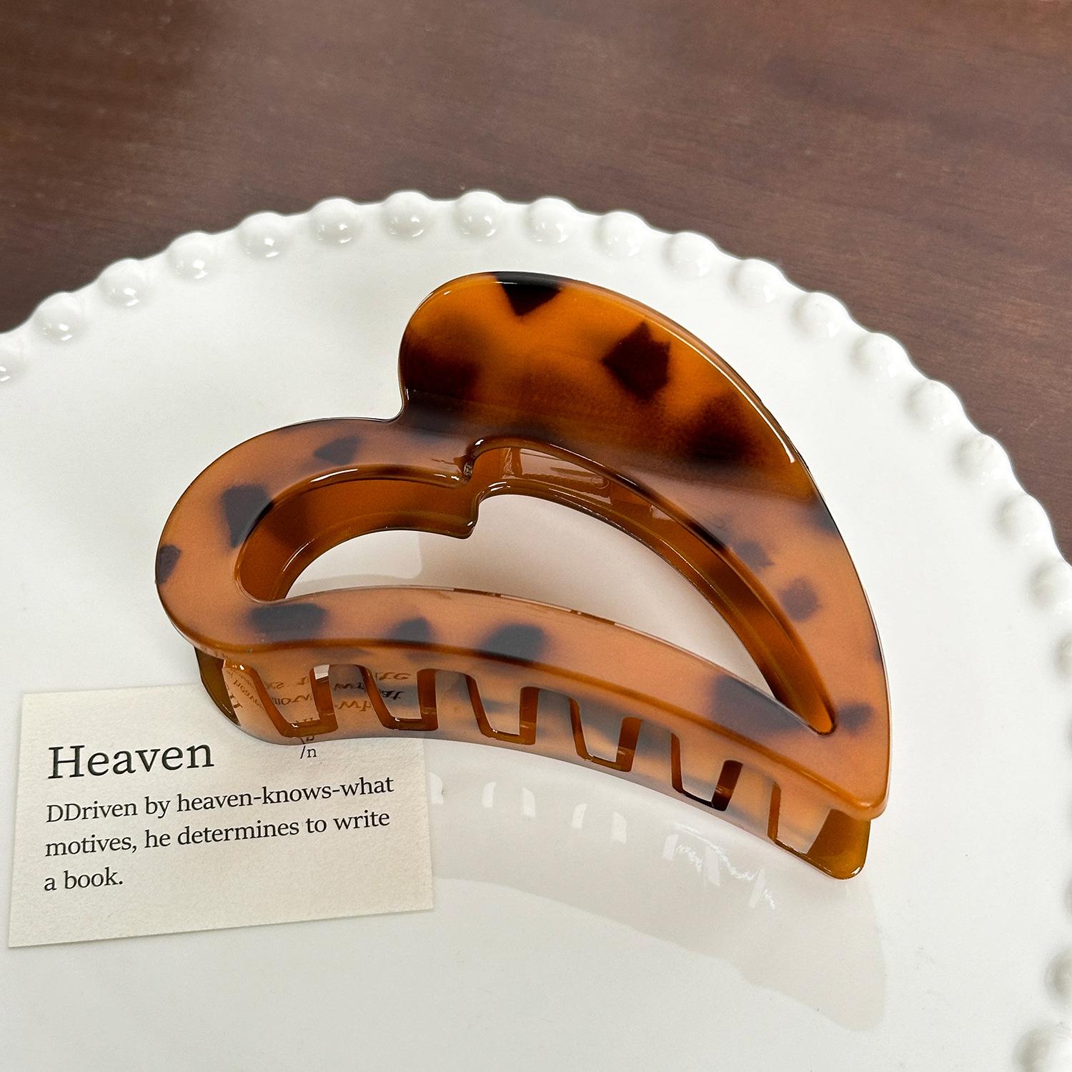 

Sophisticated Resin Hair Clips With Heart Design Ideal For Everyday Wear And Events Special Heart Orange