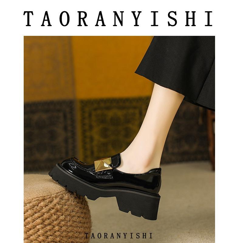 Black leather small leather shoes women's spring new muffin platform retro patent leather shoes