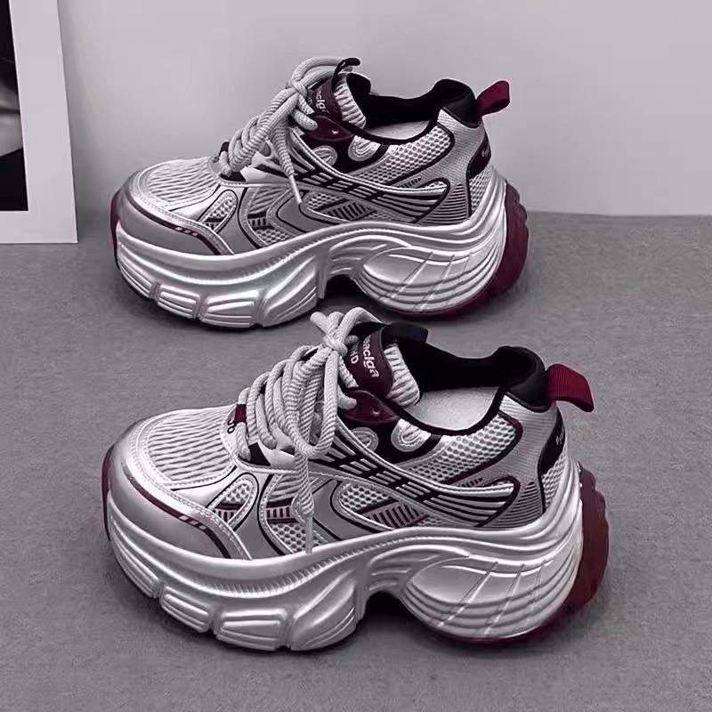 

Европейские кроссовки для папы женские супер огонь 2025 весна новые популярные толстая подошва внутренняя высота 5 см серебристые спортивные и повседневные туфли 40 бордовый