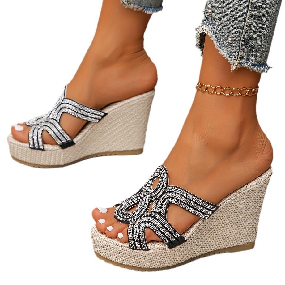 

Летняя повседневная обувь 2025 года, толстый спуск с рыбьим ртом, с тапочками, женские ретро-стразами, выдолбленные снаружи, сандалии большого размера, тапочки 42