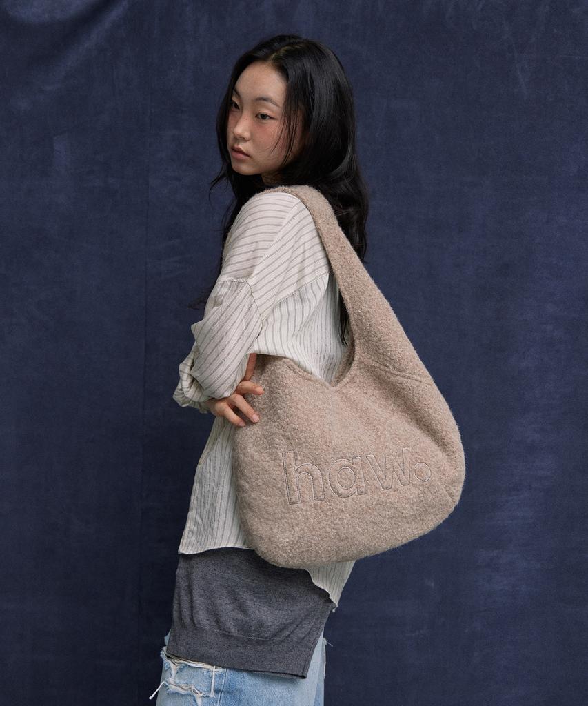 Haveawhale Boucle Pebble Bag (Be)