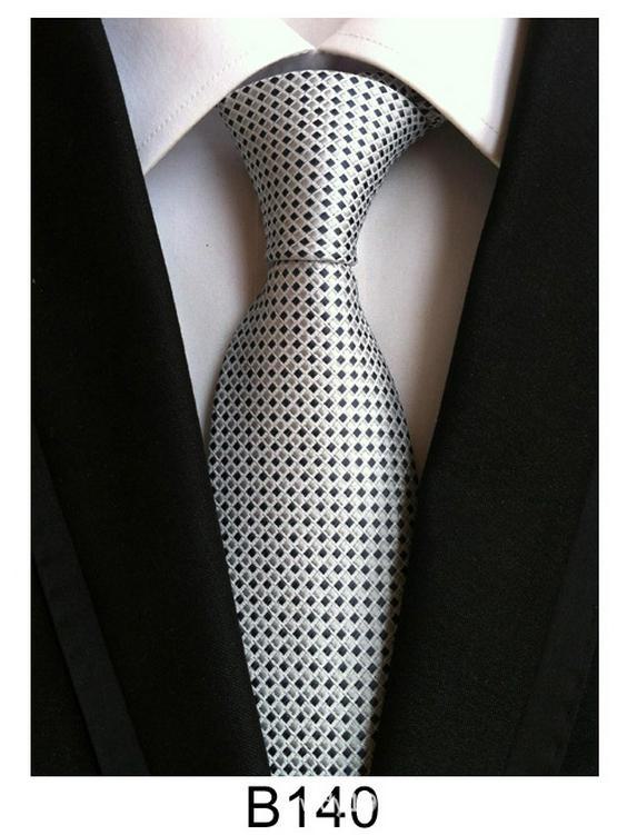 Cravate homme en soie et polyester faite main – Décontractée, formelle ou professionnelle