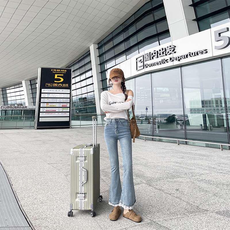 Women s Plus Size Retro Frayed Micro-Flare High-Waisted Elastic Jeans for Autumn/Winter 4XL светло-синий