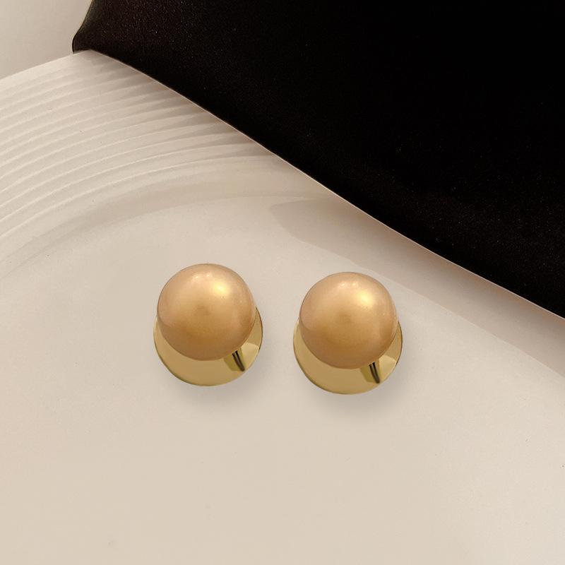 Silver Needle Geometric Metal Earrings: Elegant, Fashionable, High-End Design Stud Jewelry.