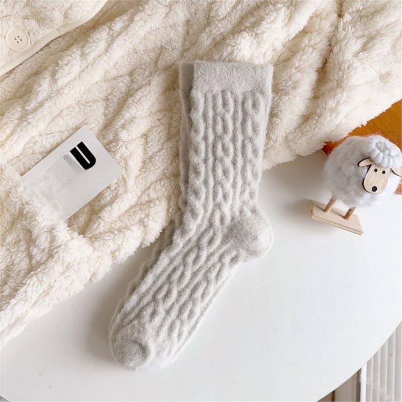 Autumn and Winter Fleece Socks, Women's Mid-calf Socks, Warm Fleece Thickened Warm Sleeping Socks, Floor Cold-proof Postpartum Socks, Thick