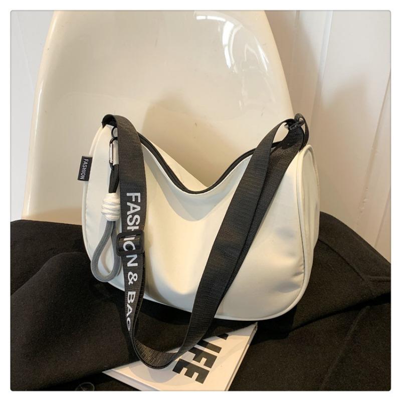 

Large-capacity student commuting versatile shoulder bag New nylon tote bag Simple casual fashion messenger bag average size