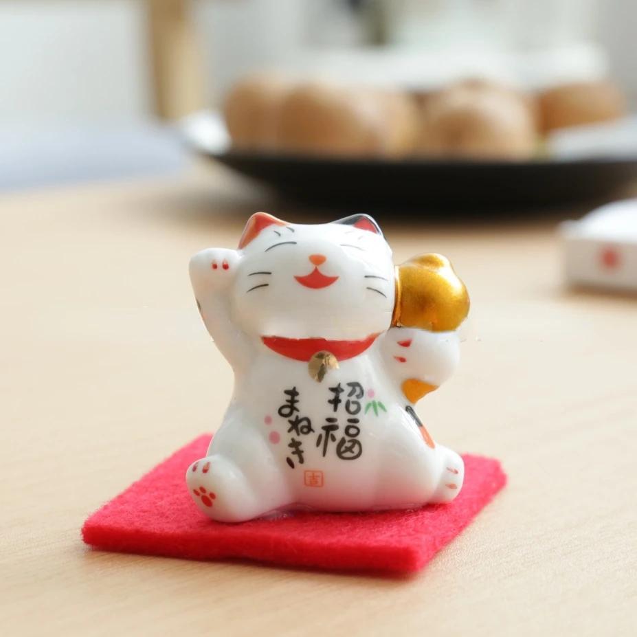 

3D Lucky Cat Figurine Japan Cartoon Manek Neko Animal Model Miniatures Home Car Hotel Restaurant Decor Desktop Ornament