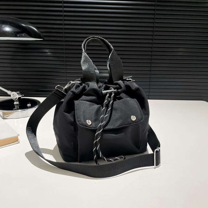 

Новая повседневная однотонная портативная сумка-ведро большой вместимости, модная, вместительная, легкая, для выхода, на плечо, мессенджер чёрный