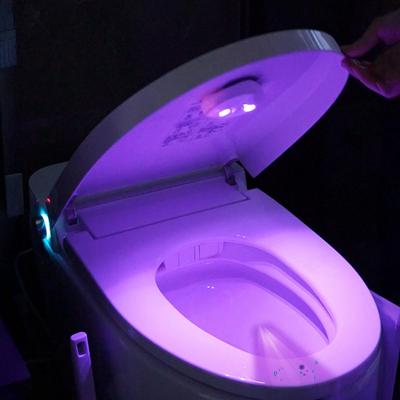 Limpiador autoadhesivo para taza de inodoro con luz UV Fácil instalación Recargable Activado por sensor de movimiento Luz para tapa de inodoro