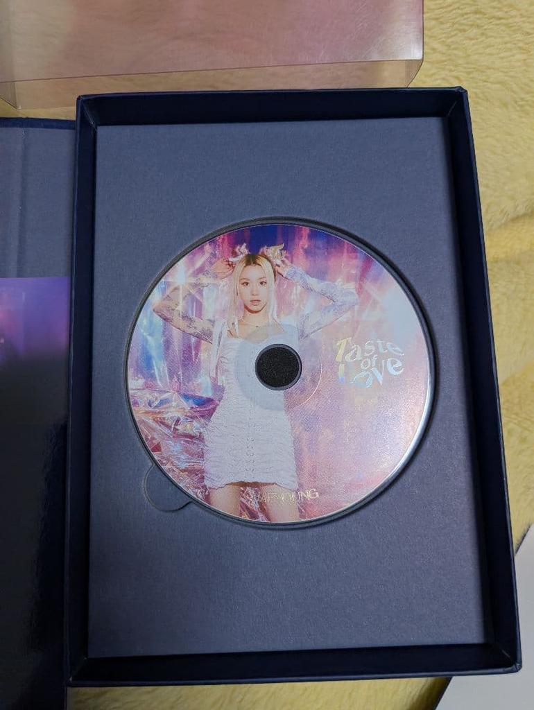 [USED] 2 Korean TWICE albums (one without CD) & 2 trading cards
