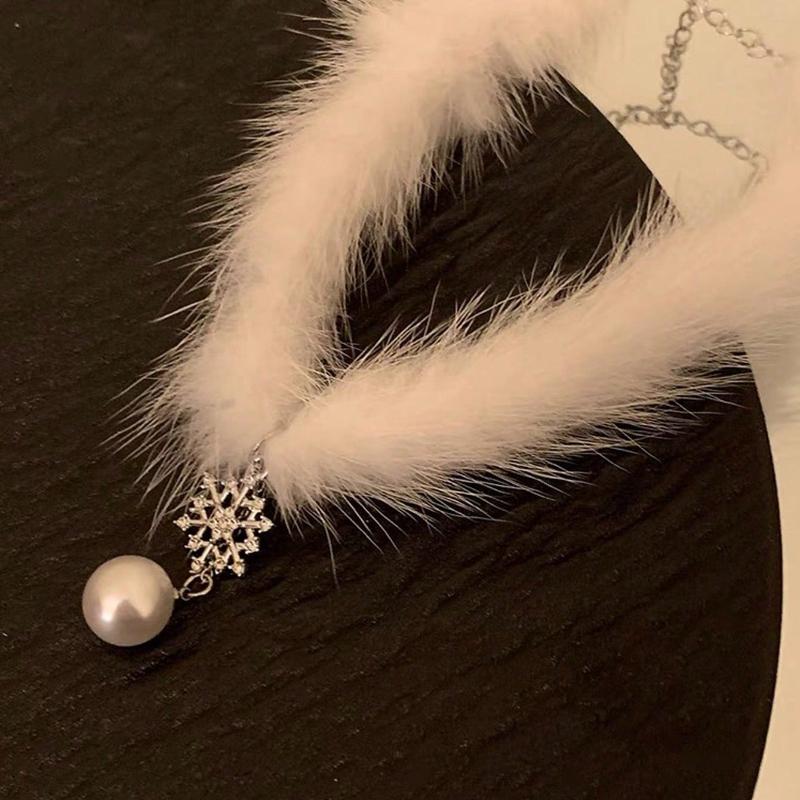 1pc Fashionable Fluffy Snowflake Christmas Neck Collar, Suitable for Women for Any Occasion