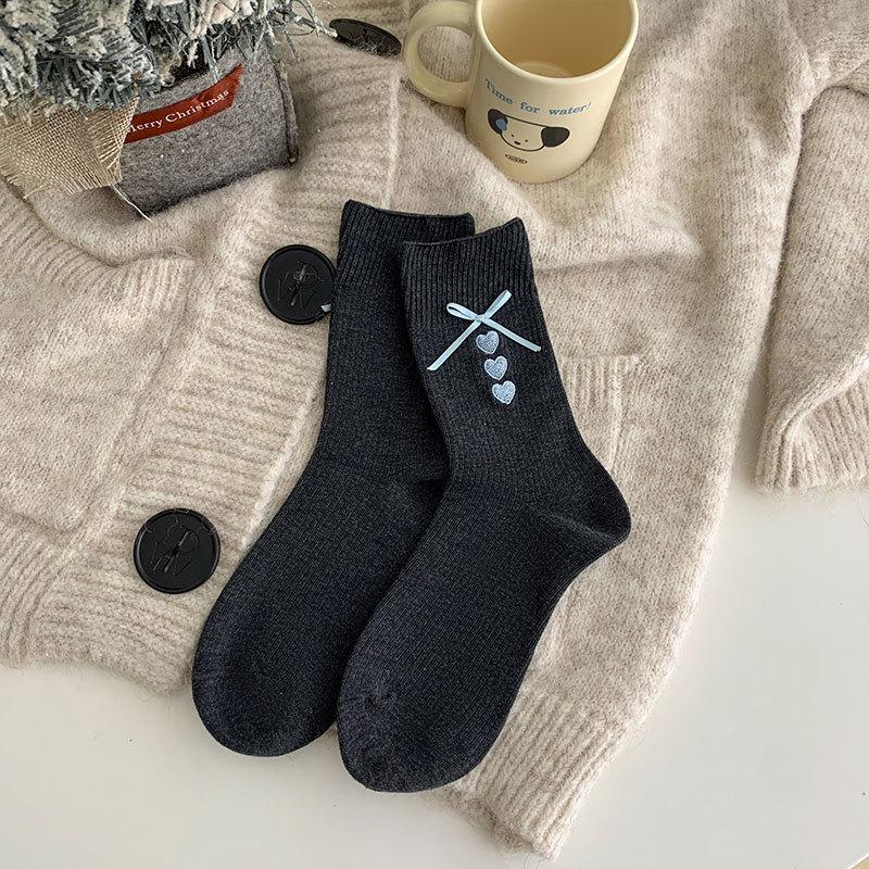 Socken Damen Mittelsaison Strümpfe Trendige Socken Grau College-Stil Strümpfe Vielseitige Gestreifte Stapelbare Socken