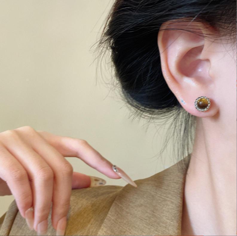Korean Exquisite Tiger Eye Stud Earrings: Retro & High-End Niche Design