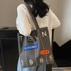 Mote Ny Myk Slitesterk Vintage Tote Stor Kapasitet Premium Tekstur Myk Slitesterk Bokstavtrykk Utendørs Pendler Enkel Skulder Crossbody Bøtteveske