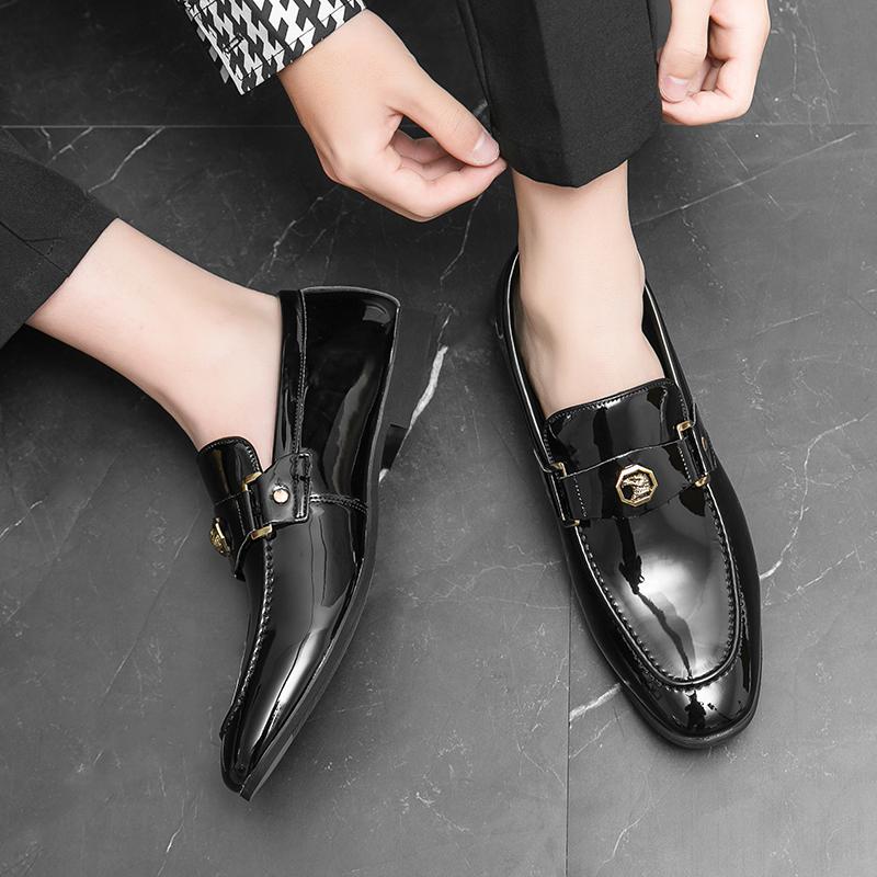 New Designer British Pointed Metal Badge Wedding Dress Leather Shoes Moccasins Prom Homecoming Party Footwear Zapatos Hombre
