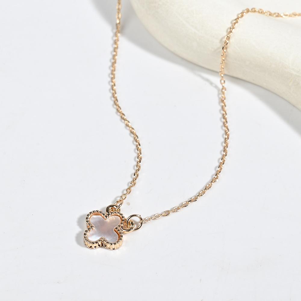 Elegant Gold Clover Pendant Necklace: Simple, Luxurious Korean Style for Women золотой