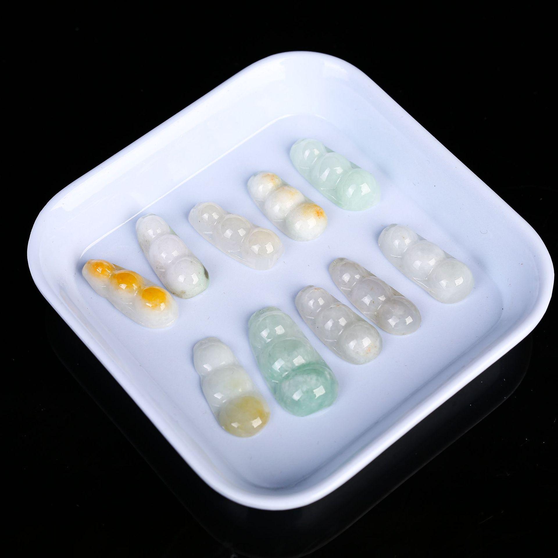 

Тривимірний браслет з пейзажем з зеленого нефриту з амулетами Будди та Гуаньїнь