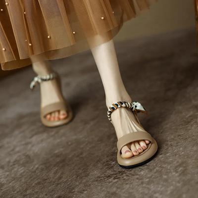 Französische Vintage-Sandalen in Braun, Neu, Sommer 2024, Römische Schuhe mit niedrigem Absatz und offener Spitze, Damenschuhe mit schlichten Streifen und flacher Unterseite