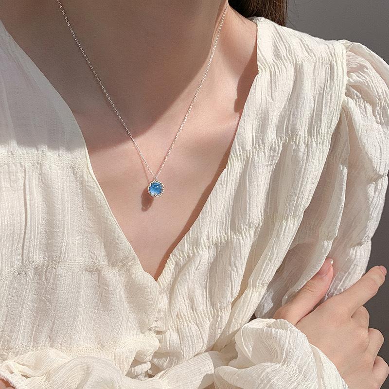 Blue Bead Fish Tail Moonstone Necklace for Women with Niche Design Sense Fashionable Light Luxury Temperament Exquisite Collarbone Chain