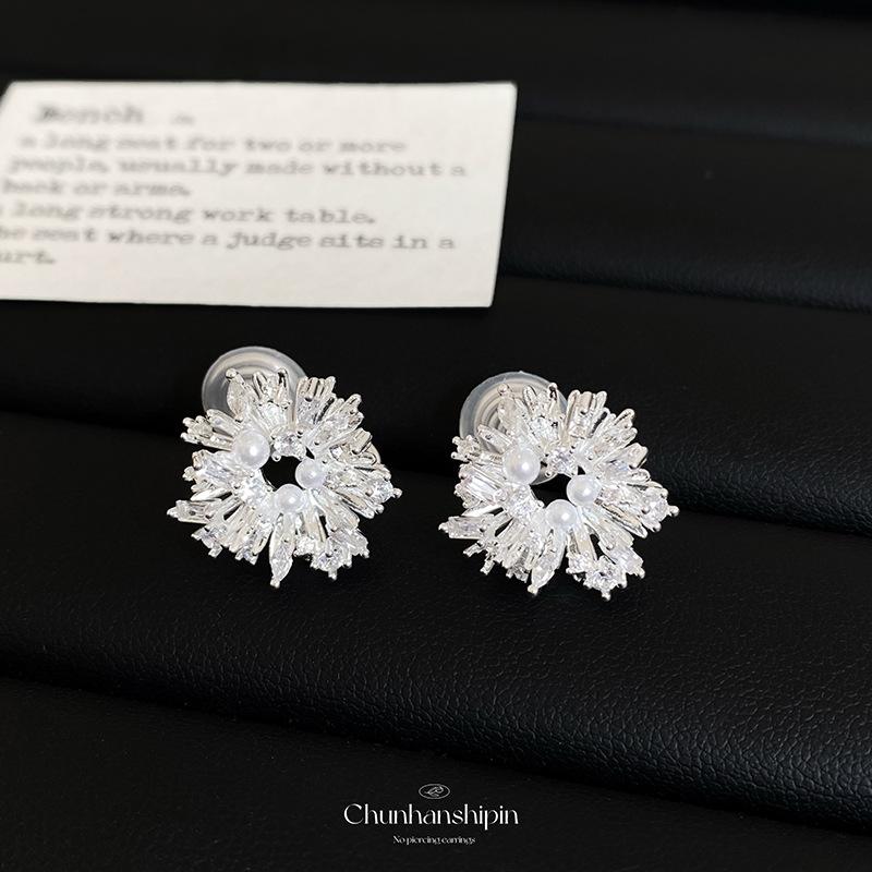 Silver sunflower pearl earrings niche high-end three-dimensional zircon stud earrings high-end no-hole earclips no-hole women