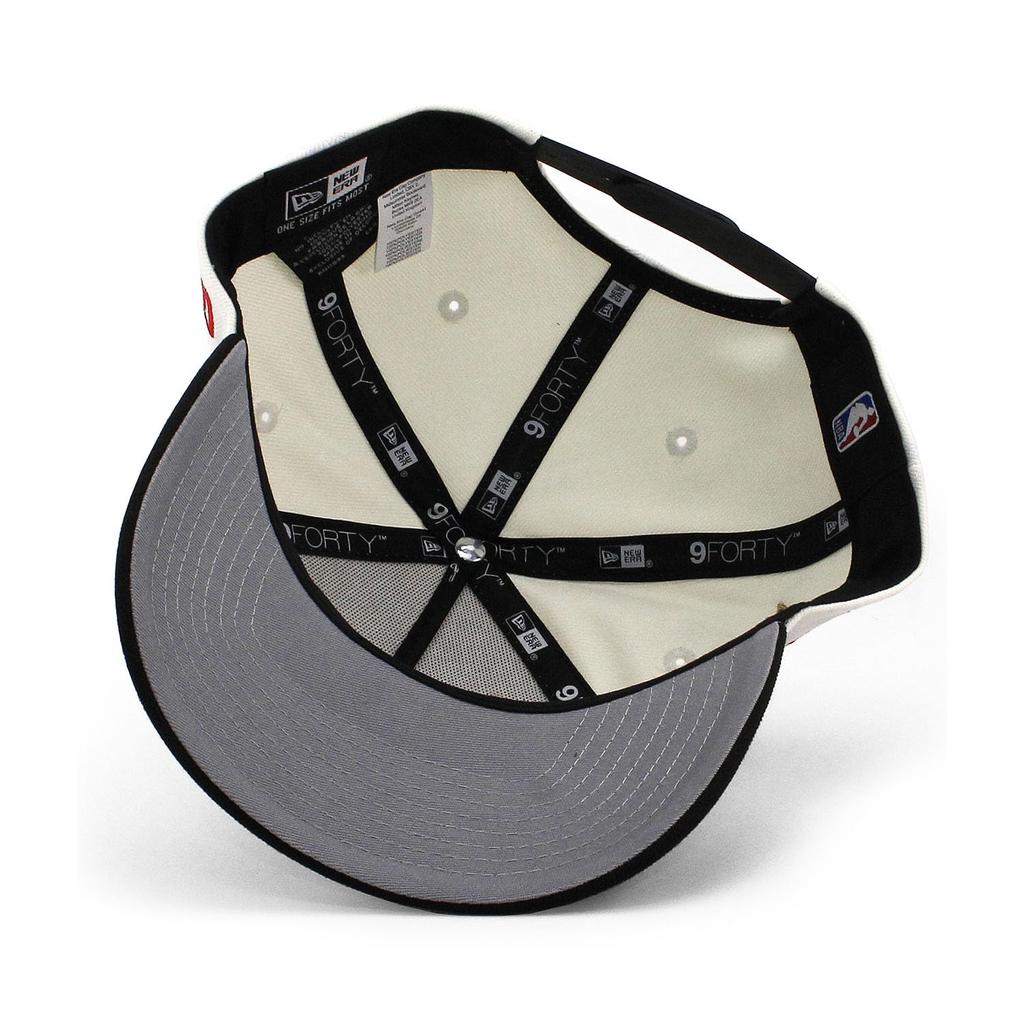 New Era 9FORTY Chicago Bulls NBA 6X Champions Grey Bottom Snapback Colored Side EU A-Frame Cap, Cream, Brim, Patch, 940AF, Exclusive, A-Frame [Used]