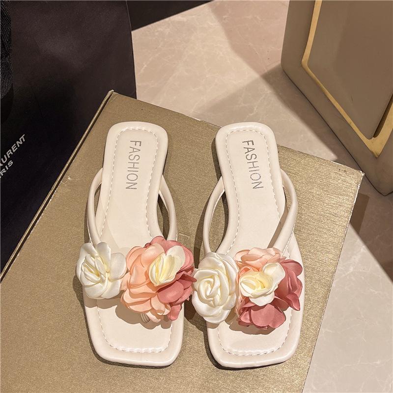 Flat-bottomed Flip-flops Shoes Girl 2025 Summer New Korean Version Fairy Style Fashion Flower Beach Cool Slippers Girl