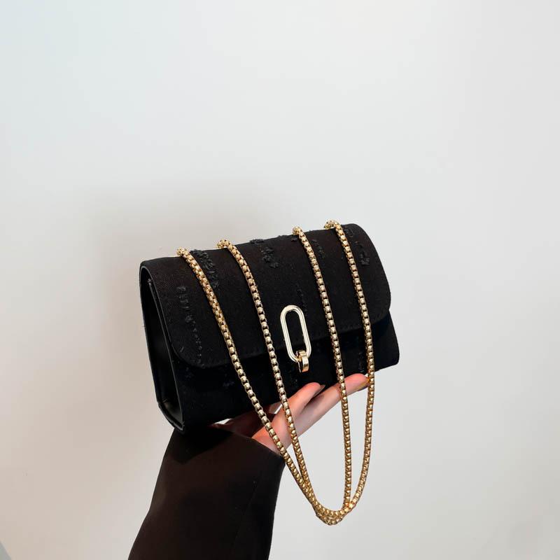 

This year s popular fashion Korean version of Internet celebrity chain shoulder bag 2025 spring new niche design foreign style small square bag