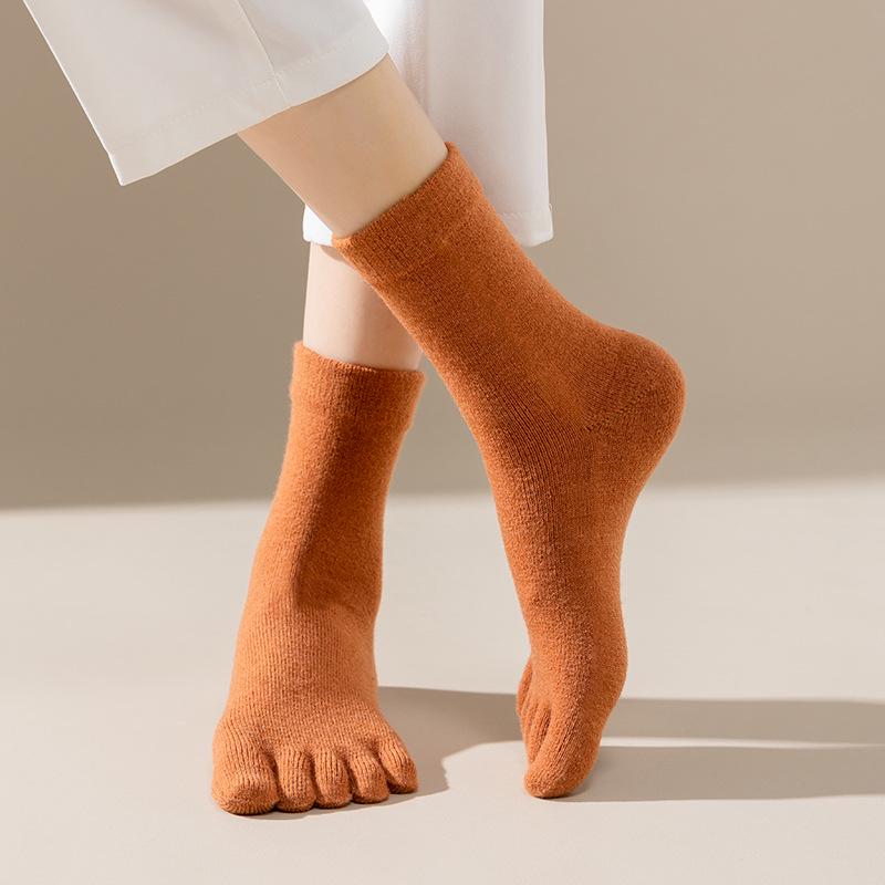 Women's Warm Wool Mid-Calf Five-Toe Socks - Multi-Color, Thick, Cold-Resistant for Autumn and Winter