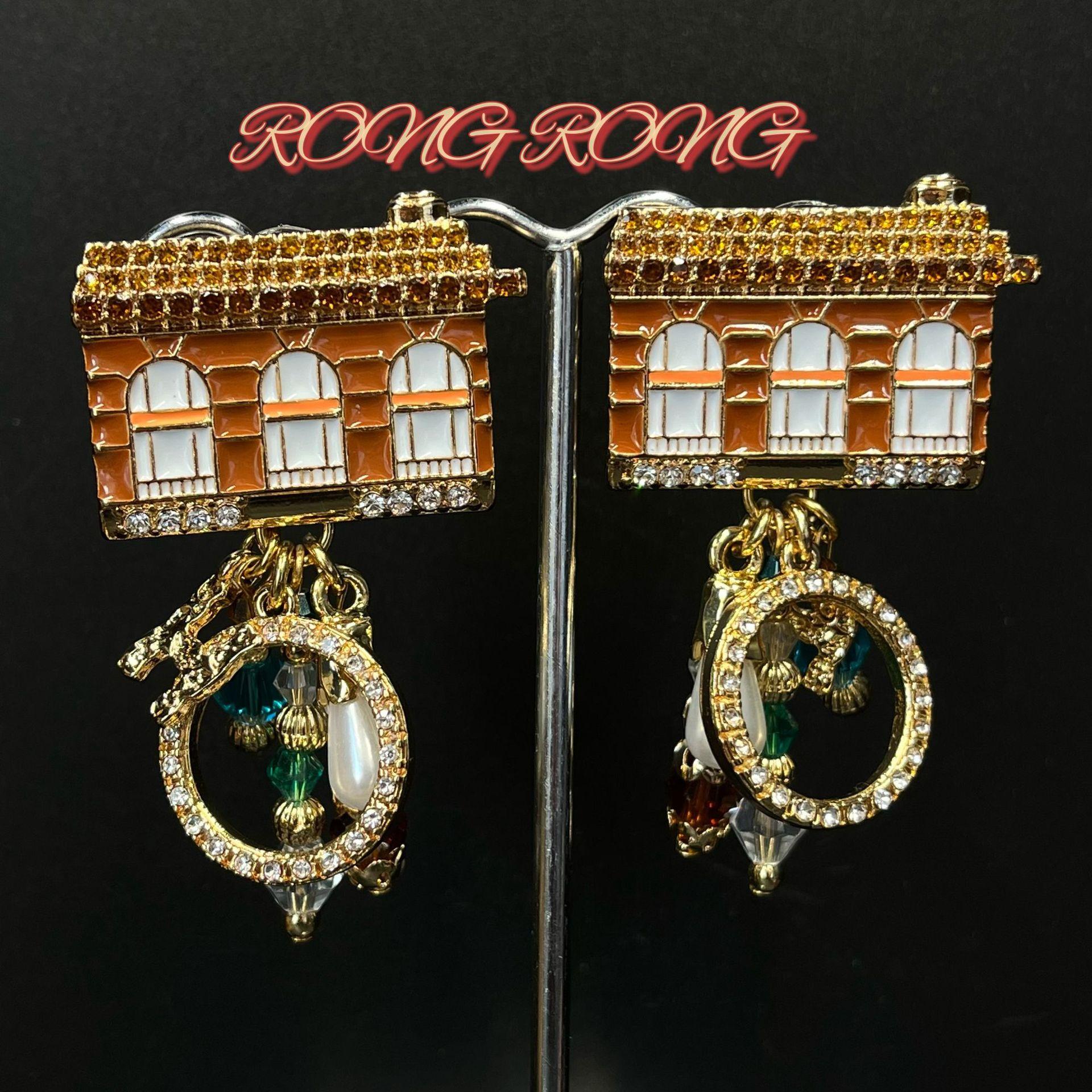 

Vintage Love Horse Is A House Shaped With Studded Tassel Earrings Personalized Fashionable Exaggerated