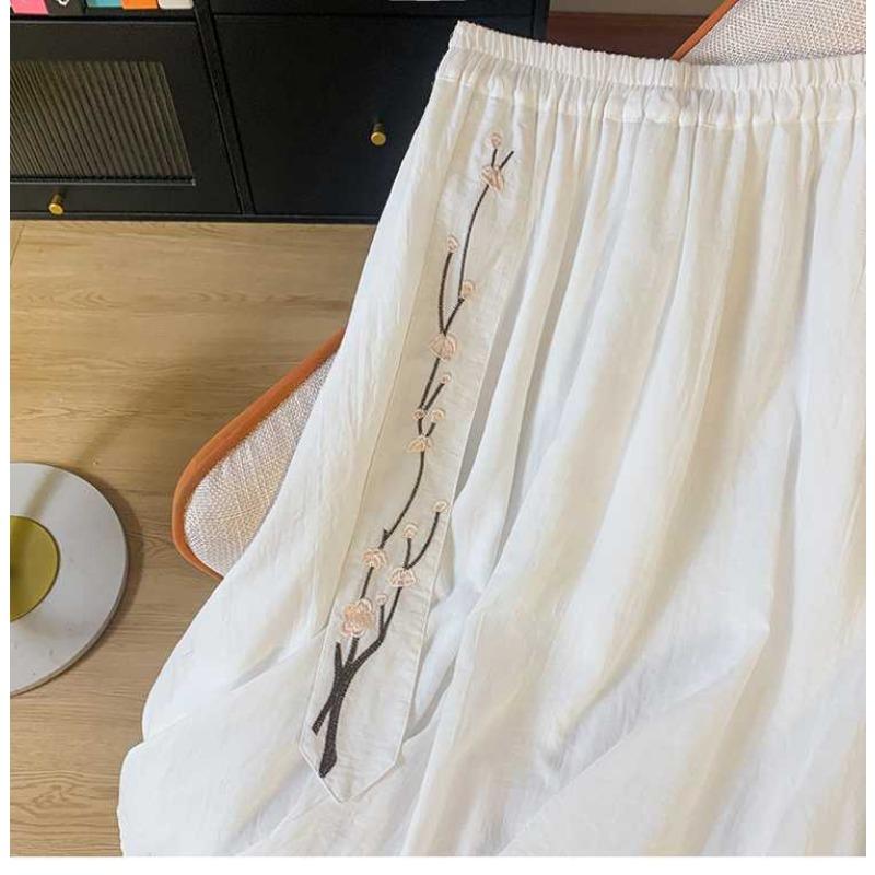 A Stylish and Retro Mid-length Embroidered Skirt with A Flexible Waist and A Double-layered Flowing Skirt