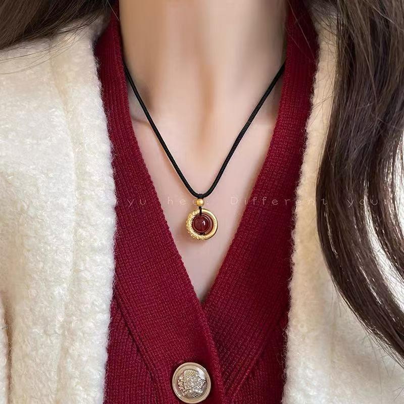 Retro Autumn and Winter Long Necklace Women's High-end Sweater Chain Niche Design Accessories