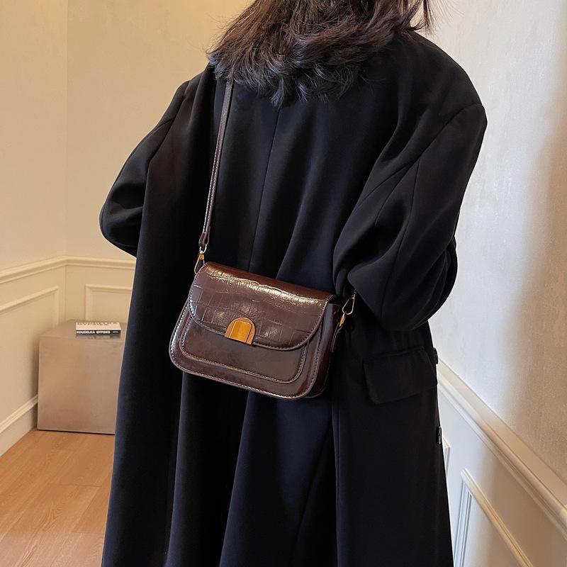 

Корейская контрастная сумка-седло в стиле ретро - текстурированная сумка-мессенджер на плечо под мышкой и осень/зима 2024 г. 19*8*14 коричневый