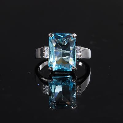 Anelli con zirconi cubici blu nobili, accessori di lusso color argento per le donne, anelli eleganti per donne, gioielli alla moda