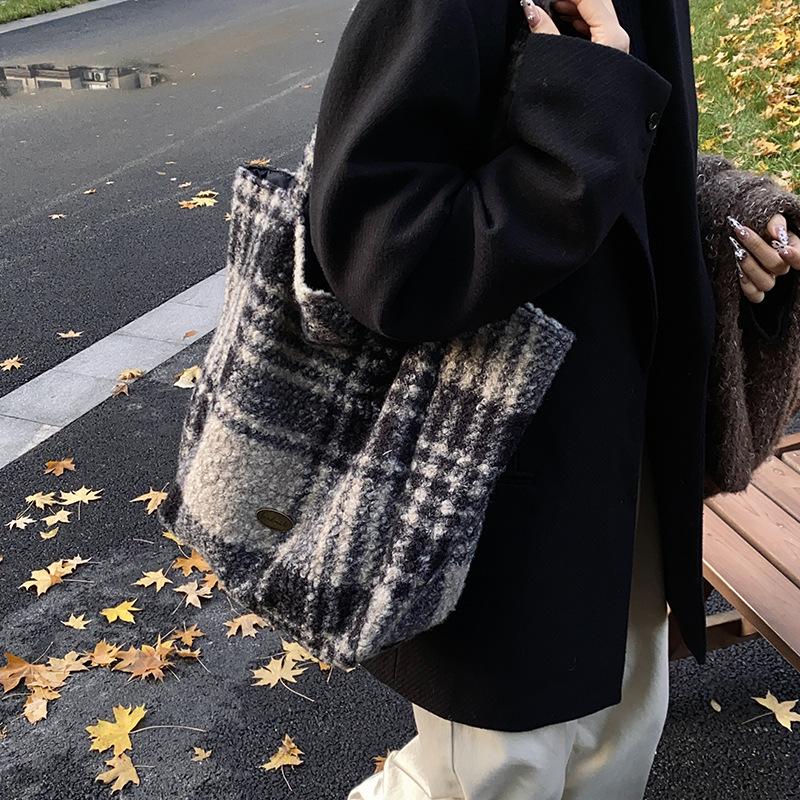 2025 New Plush Tote Bag Vertical Striped Cloth Bag British Plaid Shoulder Bag Large Capacity Double-sided Backpack