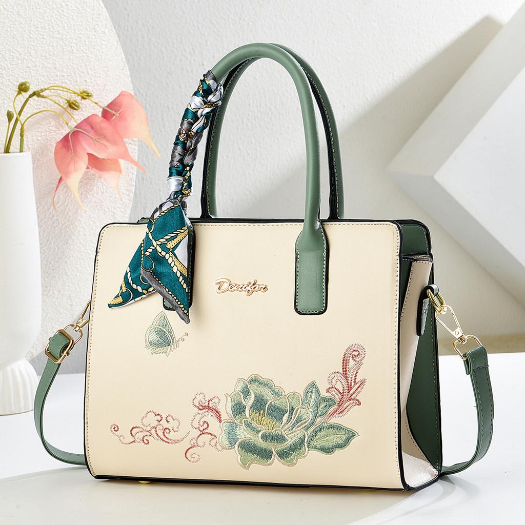 Elegant Embroidered Wedding Ladies Handbag Crossbody Shoulder Bag Soft PU Leather Ladies Purse with Internal Zipper And Polyeste