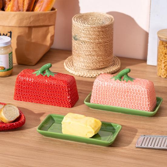 

Butter Dish with Lid Strawberry-Shaped Ceramic Butter Keeper Microwave & Dishwasher Safe Butter Storage Container Hand-Painted Kitchen Serving червоний