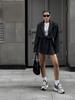 Zweiteiliges Anzugset - Outfit mit kurzem Rock und Blazer