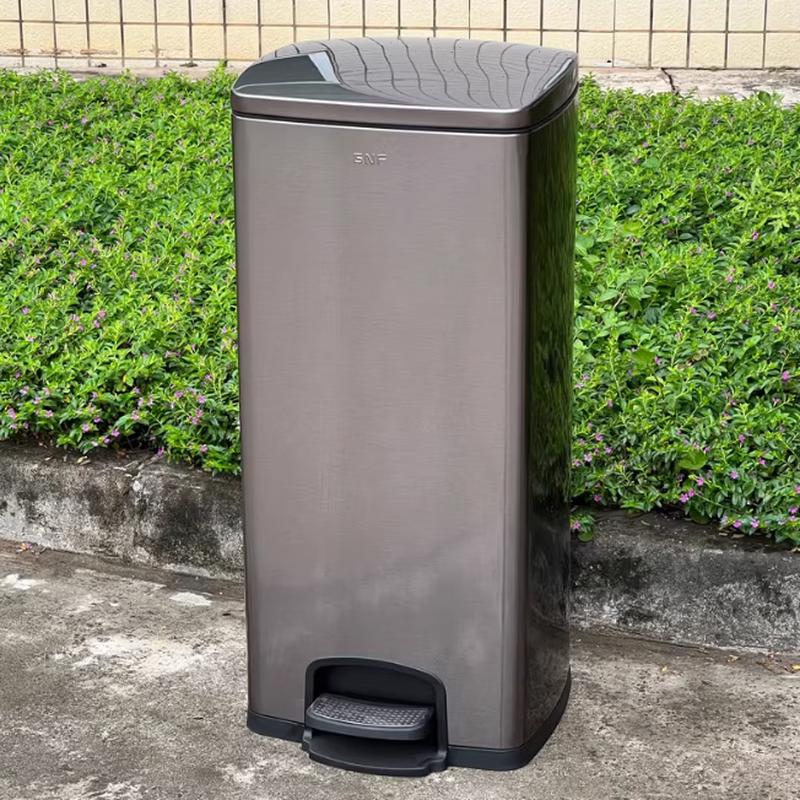 GUAIKEAI Stainless Steel Pedal Trash Can with Lid