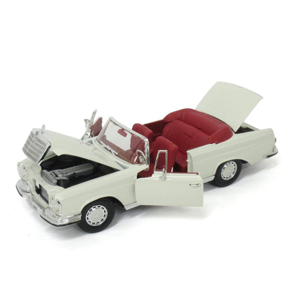 Maisto 1/18 scale diecast model Mercedes-Benz 280SE SE 1967 White (200-088)