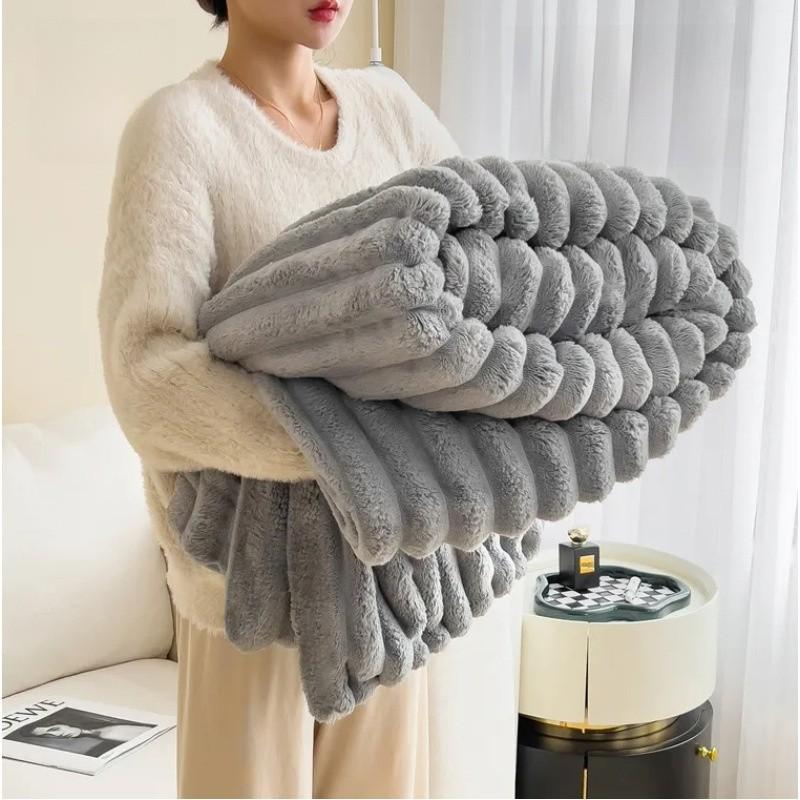 Multicolor Plush Milk Velvet Blanket With Soft Fabric For Relaxing Nap Time